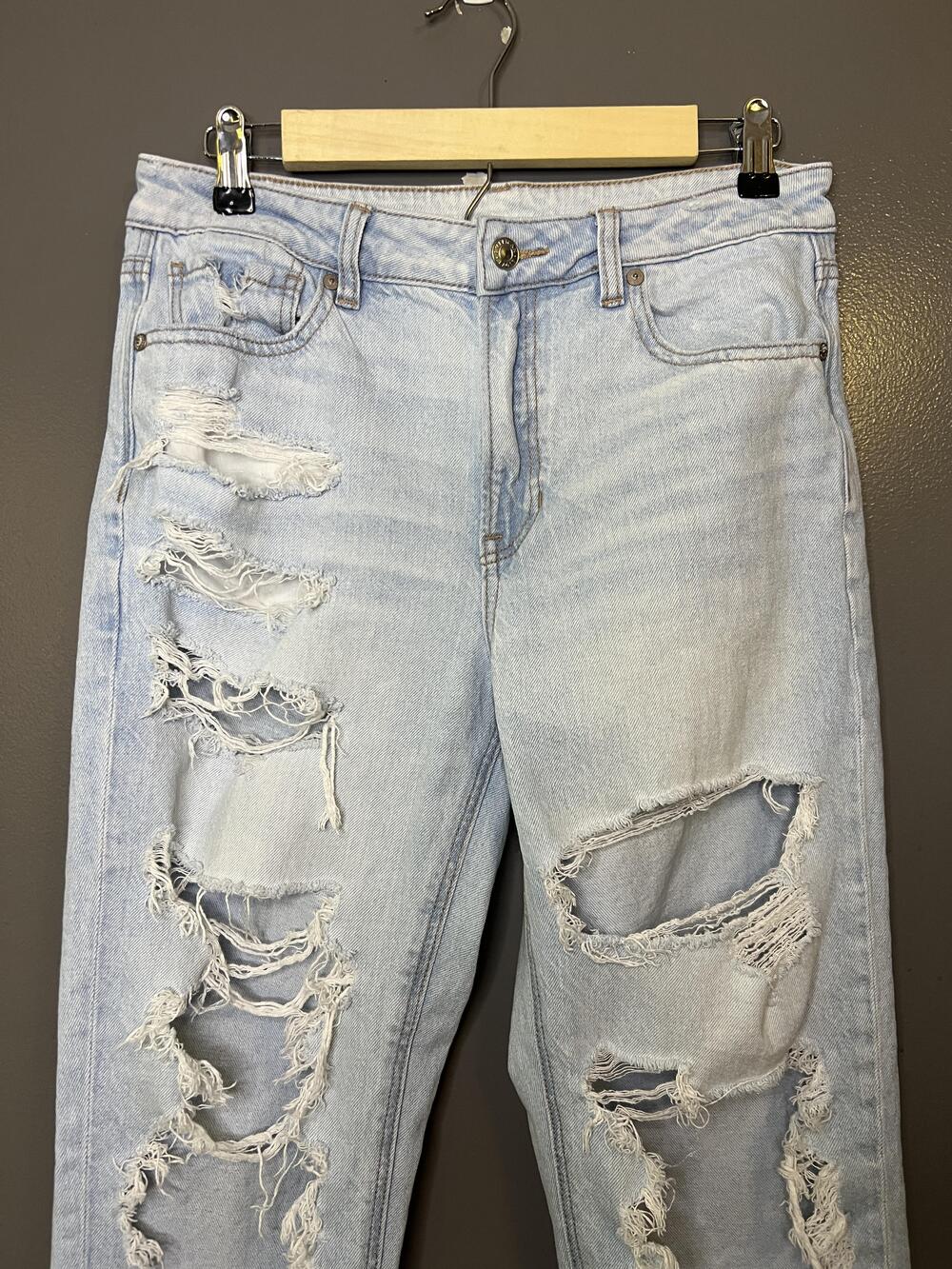American Eagle Outfitters Mom Jeans Womens 8 Light Wash Distressed Stretch Denim